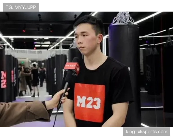 要是把徐灿赛场那股狠劲和他点外卖的截图放一起，这反差太娱乐了